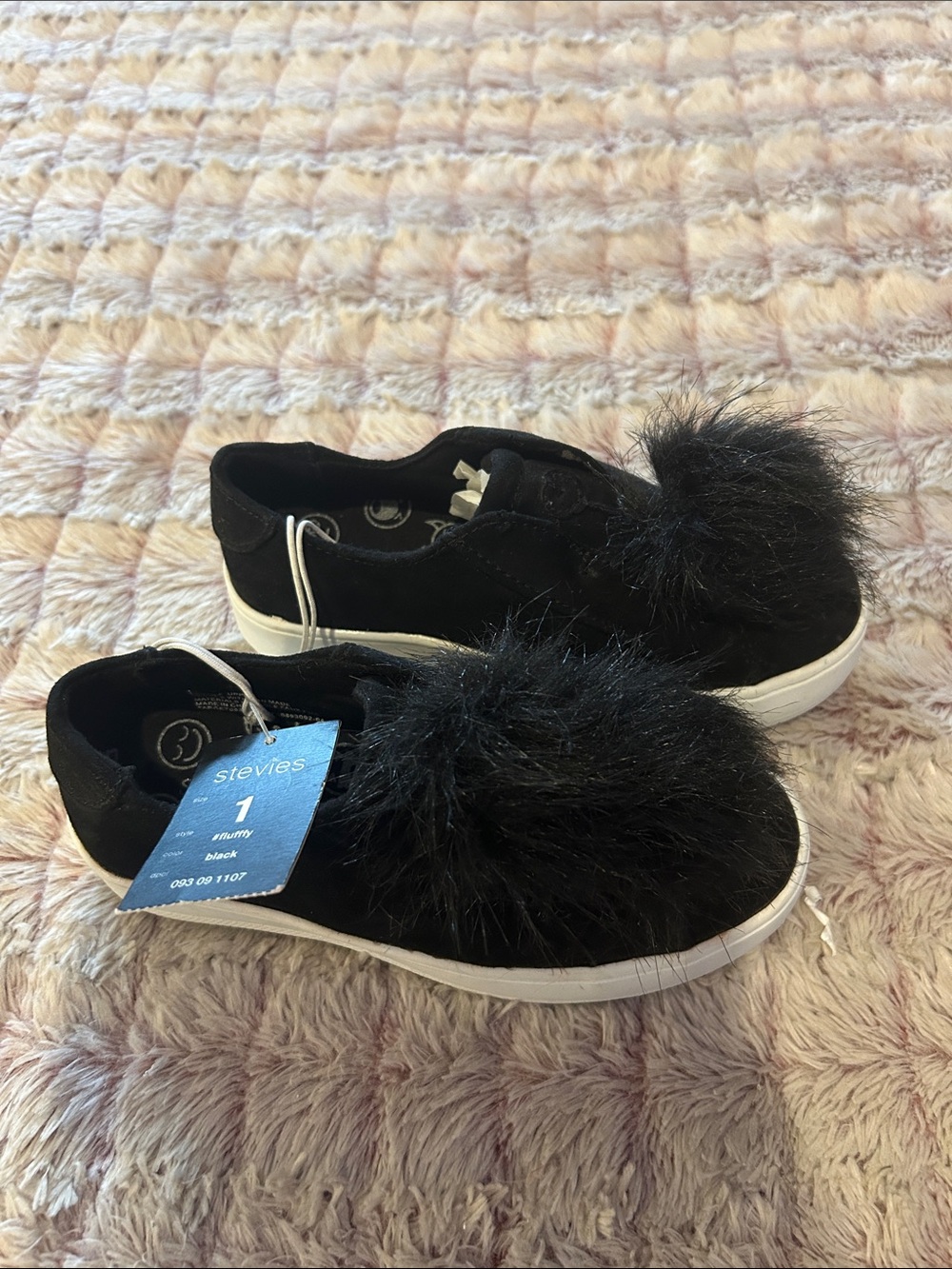 Stevies Black kids Faux Fur Slip-On Sneakers size 1 new